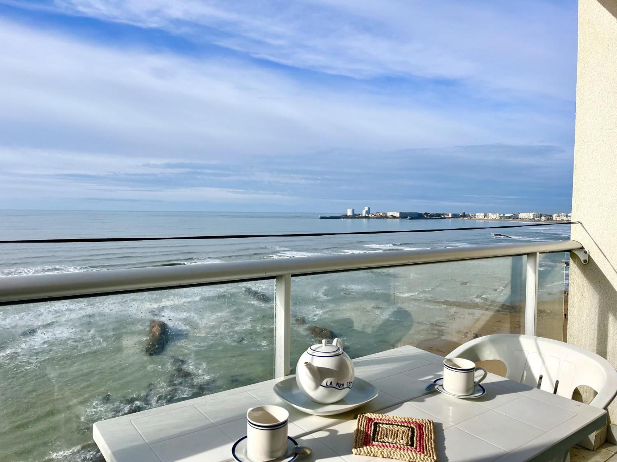 Joli Appartement Avec Vue Imprenable Sur La Baie Des Sables - 4 Pers เลส์ซาบล์-โดล็อนน์ ภายนอก รูปภาพ